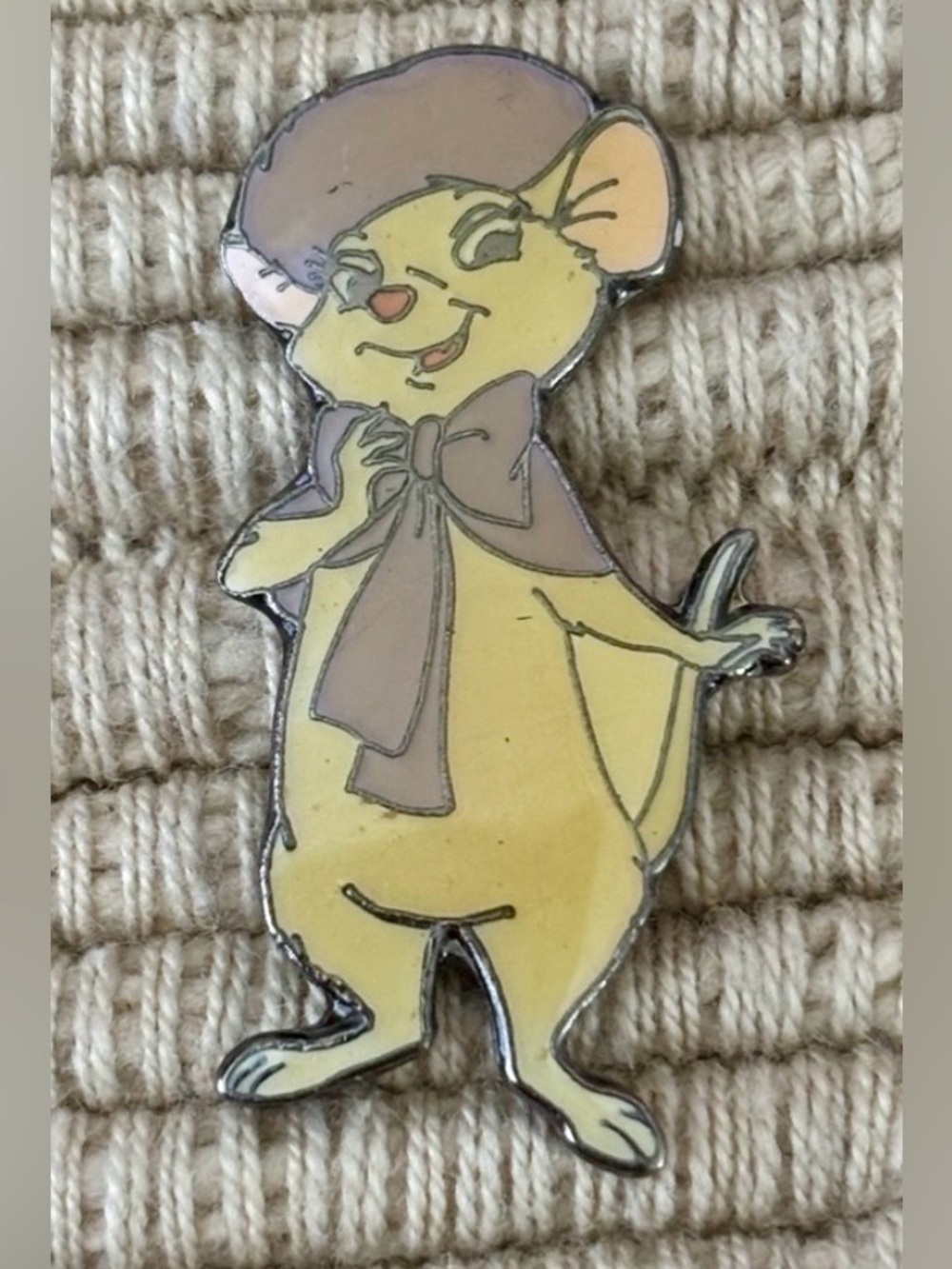 DISNEY Vintage 1990s The Rescuers Miss Bianca ProPin Germany Pin